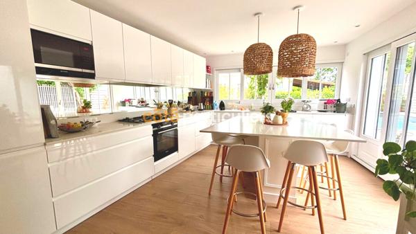Vente
                Maison110 m² - 4 Pièces -
                    MERIGNAC (33700)