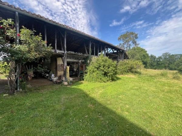 PLAISANCE DU GERS-MARCIAC, AUTHENTIQUE PROPRIETE RURALE 2 hecataressans voisin, sans vis à vis, un peu cachée et pourtant avec une jolie vue sur coteaux gascons