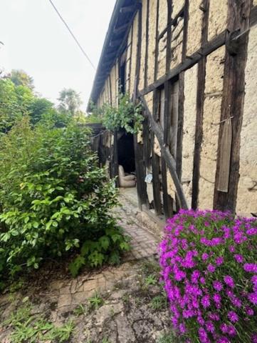 PLAISANCE DU GERS-MARCIAC, AUTHENTIQUE PROPRIETE RURALE 2 hecataressans voisin, sans vis à vis, un peu cachée et pourtant avec une jolie vue sur coteaux gascons