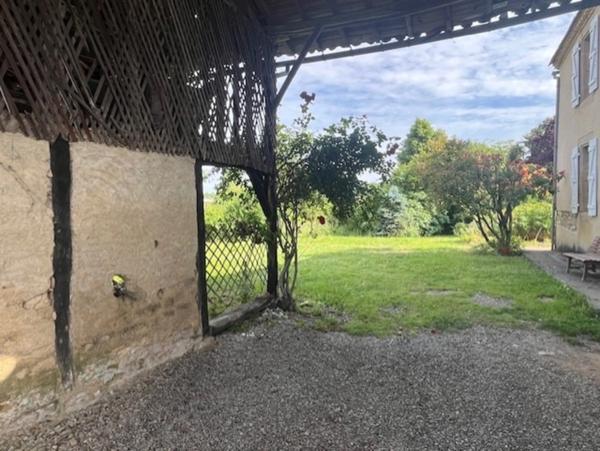 PLAISANCE DU GERS-MARCIAC, AUTHENTIQUE PROPRIETE RURALE 2 hecataressans voisin, sans vis à vis, un peu cachée et pourtant avec une jolie vue sur coteaux gascons