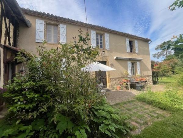 PLAISANCE DU GERS-MARCIAC, AUTHENTIQUE PROPRIETE RURALE 2 hecataressans voisin, sans vis à vis, un peu cachée et pourtant avec une jolie vue sur coteaux gascons