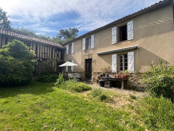 PLAISANCE DU GERS-MARCIAC, AUTHENTIQUE PROPRIETE RURALE 2 hecataressans voisin, sans vis à vis, un peu cachée et pourtant avec une jolie vue sur coteaux gascons
