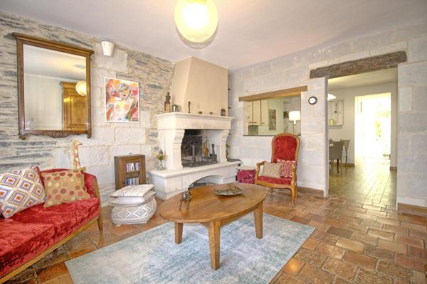 Maison de ville de 176 m²  avec Jardin à TRELAZE à 8 mn de la Madeleine