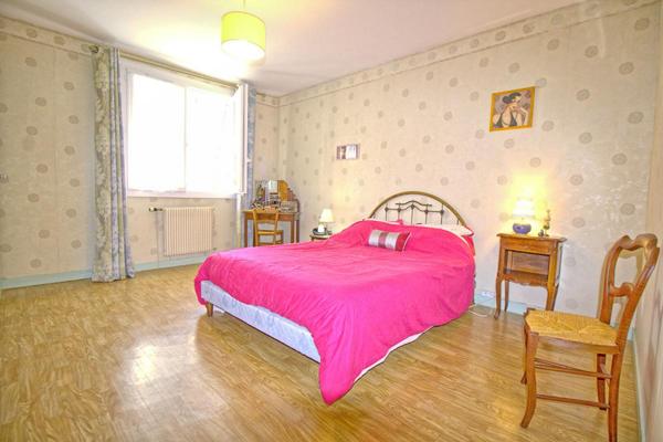 Maison de ville de 176 m²  avec Jardin à TRELAZE à 8 mn de la Madeleine