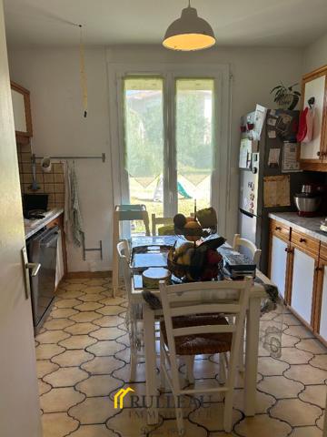 Proche des commodités: Maison avec garage et jardin spacieux Détails des diagnostics énergétiques