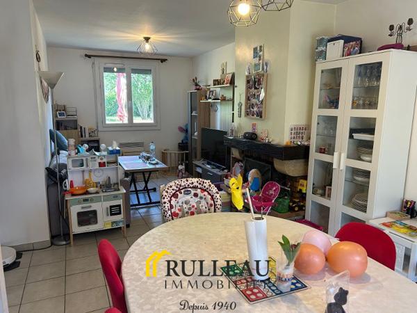 Proche des commodités: Maison avec garage et jardin spacieux Détails des diagnostics énergétiques