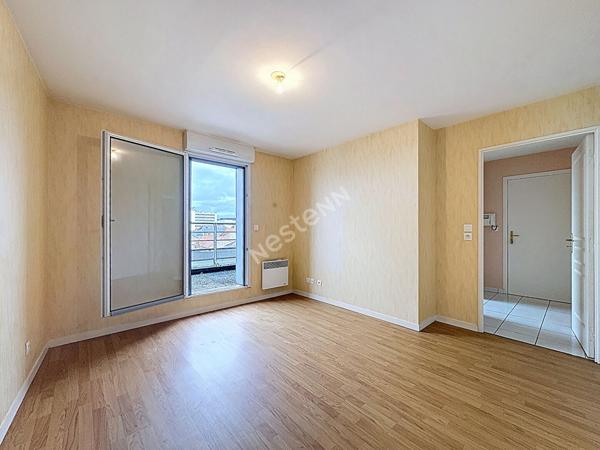 BOTANIQUE - TERRASSE - DERNIER ETAGE - ASCENSEUR - PARKING