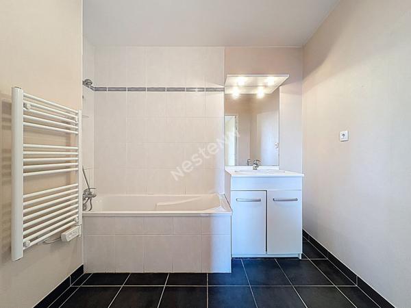 BOTANIQUE - TERRASSE - DERNIER ETAGE - ASCENSEUR - PARKING