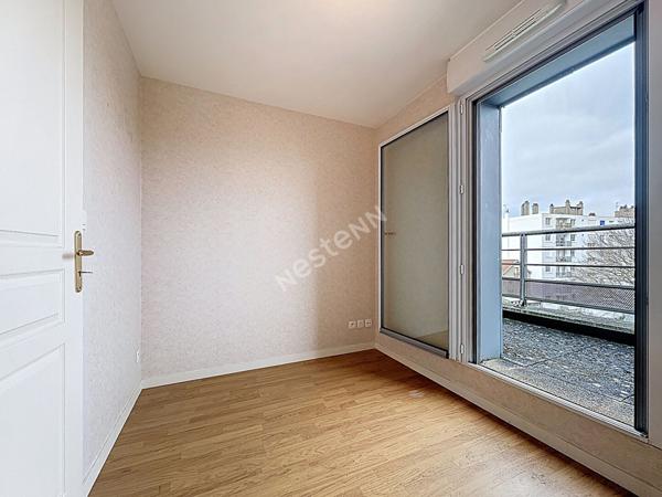 BOTANIQUE - TERRASSE - DERNIER ETAGE - ASCENSEUR - PARKING