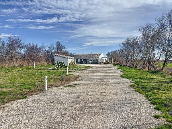 EXCEPTIONNEL aux portes de la Camargue, authentique Cabane de Gardian de 94m²