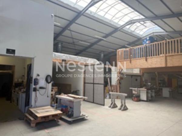 A louer Local d'activité 630 m2 Pleine visibilité RN 165.