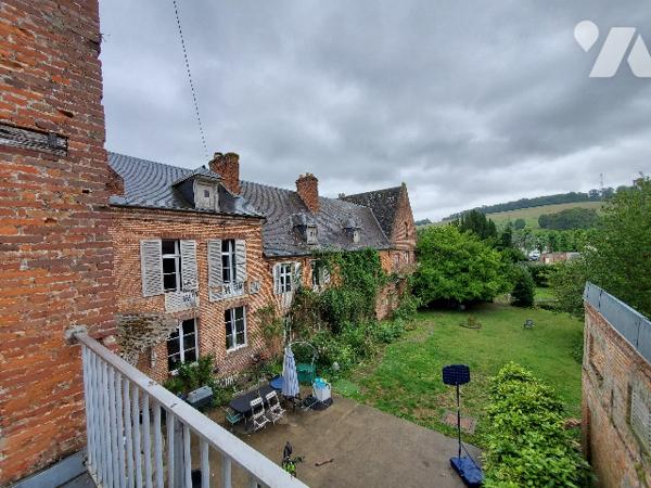 A VENDRE A AUMALE belle demeure d'environ 534 m²