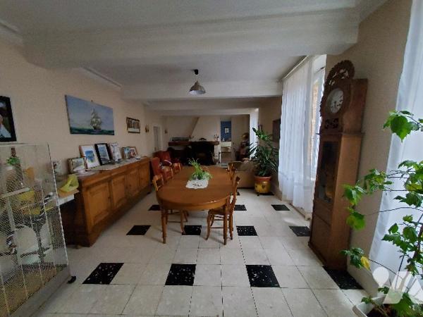 A VENDRE A AUMALE belle demeure d'environ 534 m²