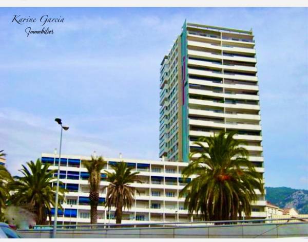 CENTRE VILLE TOULON - TOUT A PROXIMITE - APPARTEMENT DE TYPE 3 - CELLIER -