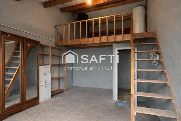 Maison de plain-pied au cœur du village – Calme, jardin et potentiel