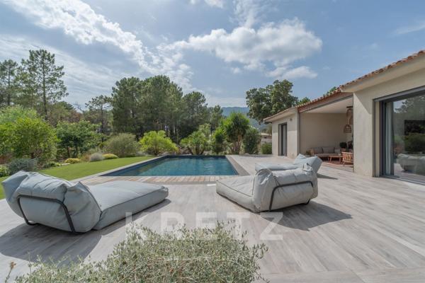 Villa contemporaine au coeur du maquis