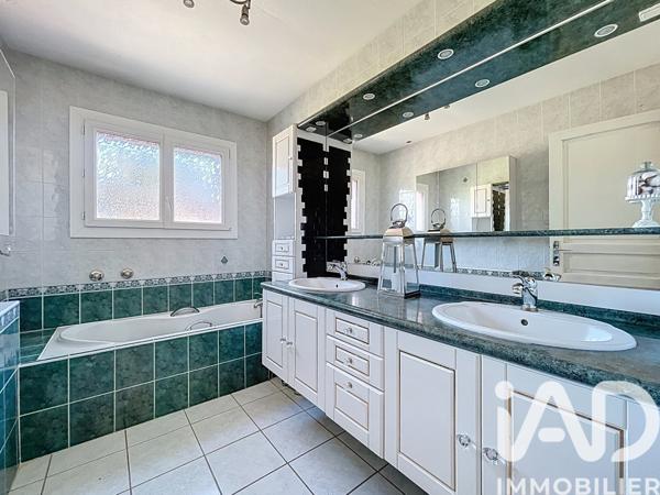 Maison à vendre 6 pièces 144 m² Sainte-Gemme-Moronval
