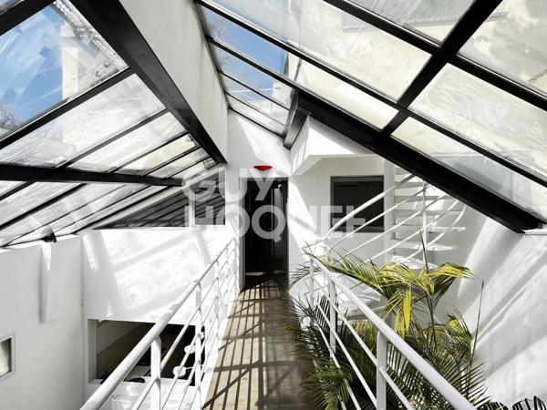 Maison de ville avec jardin et toit terrasse