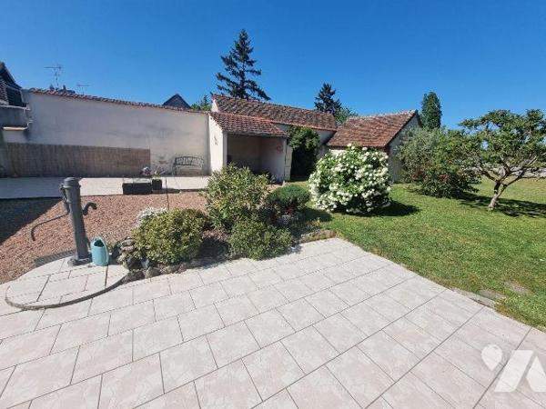 A vendre à Romorantin (41), située dans un quartier prisé pour son calme et sa qualité de vie, ...