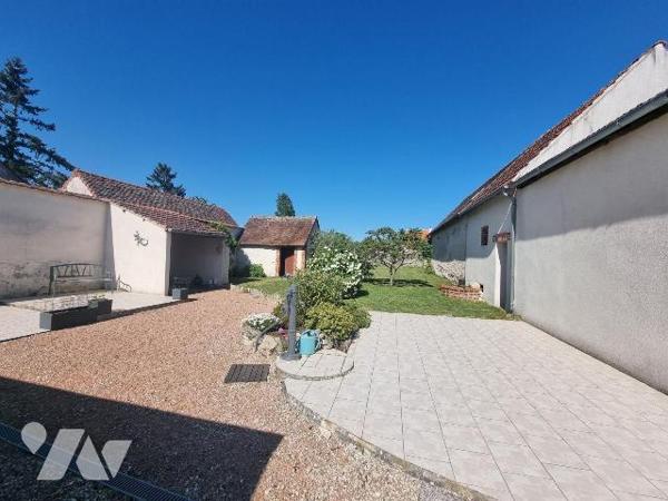 A vendre à Romorantin (41), située dans un quartier prisé pour son calme et sa qualité de vie, ...