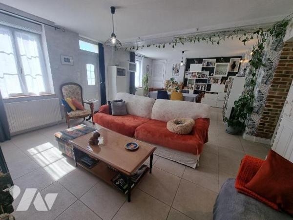 A vendre à Romorantin (41), située dans un quartier prisé pour son calme et sa qualité de vie, ...