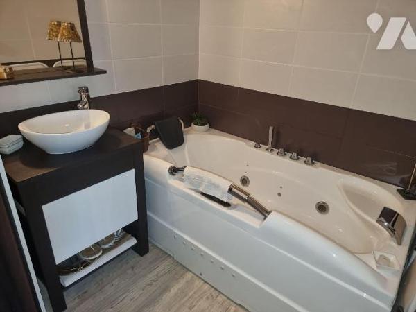 A vendre à Romorantin (41), située dans un quartier prisé pour son calme et sa qualité de vie, ...