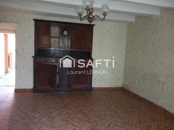 MAISON DE VILLAGE A RENOVER AVEC 2 GRANGES