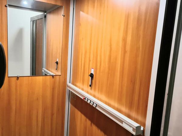 Chaumont en Vexin - Maison de Maître du 19ème de 210 m2 - 4 chambres - un ascenseur  qui permet accéder à tous les étages - cave et bâtiments - sur 2.957 m2 de parc arboré - Prix :  578.000