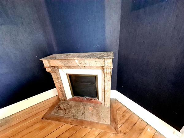 Chaumont en Vexin - Maison de Maître du 19ème de 210 m2 - 4 chambres - un ascenseur  qui permet accéder à tous les étages - cave et bâtiments - sur 2.957 m2 de parc arboré - Prix :  578.000