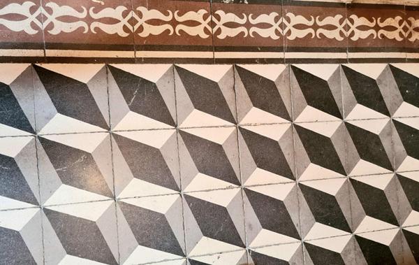 Chaumont en Vexin - Maison de Maître du 19ème de 210 m2 - 4 chambres - un ascenseur  qui permet accéder à tous les étages - cave et bâtiments - sur 2.957 m2 de parc arboré - Prix :  578.000