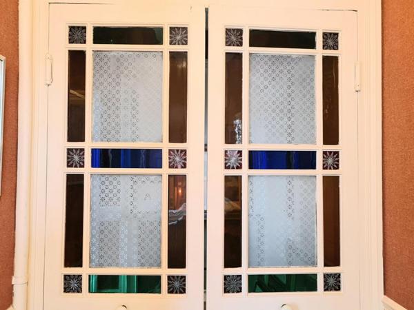 Chaumont en Vexin - Maison de Maître du 19ème de 210 m2 - 4 chambres - un ascenseur  qui permet accéder à tous les étages - cave et bâtiments - sur 2.957 m2 de parc arboré - Prix :  578.000