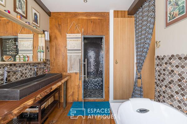 Ancien entrepôt rénové avec piscine, garage et terrasses proche des Quais