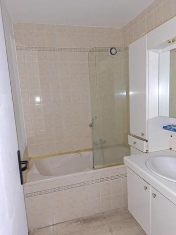 Un espace lumineux à façonner selon vos envies — rare 4 chambres au cœur de la vie urbaine.