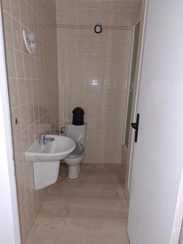 Un espace lumineux à façonner selon vos envies — rare 4 chambres au cœur de la vie urbaine.