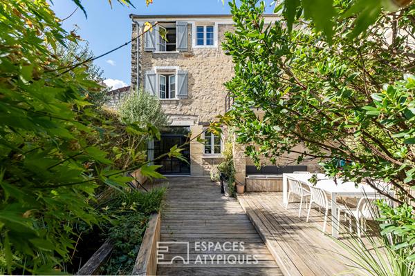 Demeure du XVIIIème entièrement rénovée par un architecte localisée dans le coeur historique de Carrieres Sur Seine