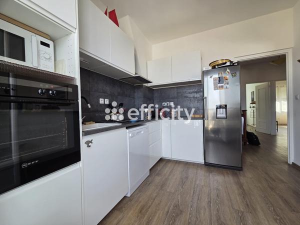 Appartement
         3 pièces
        - 72 m² Bien prestige 480 000 € *