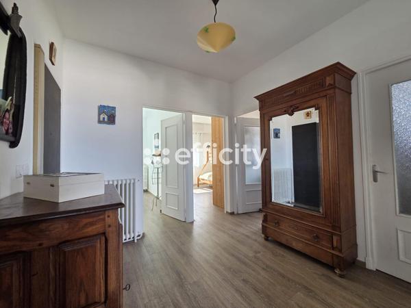 Appartement
         3 pièces
        - 72 m² Bien prestige 480 000 € *