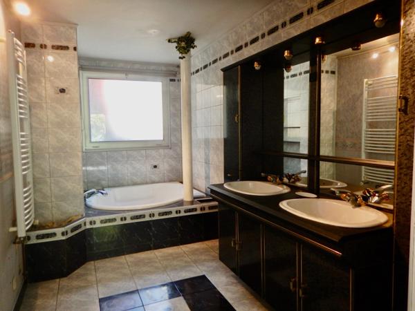 Maison d'architecte 10 pièces.