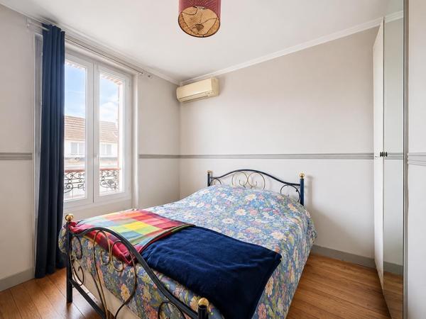 Maison meulière avec jardin sud & garage — RER D à pied !