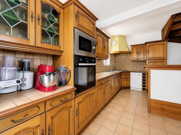 Maison meulière avec jardin sud & garage — RER D à pied !
