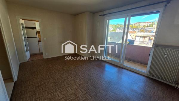 Grand studio lumineux avec vue sur le Revard – Hyper centre Aix-les-Bains