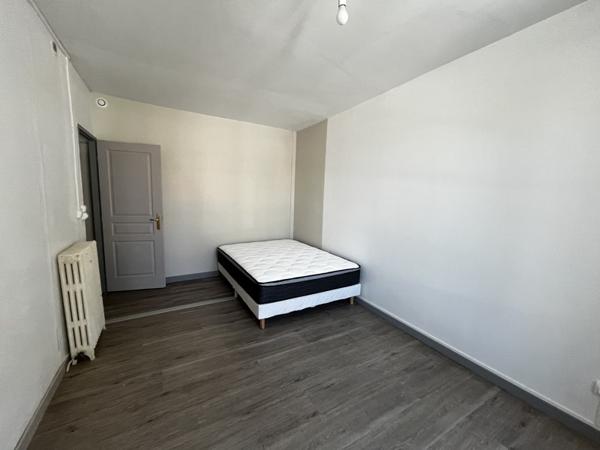Appartement à louer 740 € CC Bourges 2 p 48 m² DPE D