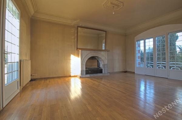 AGEN - immeuble de caractère de 355 m² avec dépendance de 60 m² jardin et garages sur un terrain de 2600 m² environ..