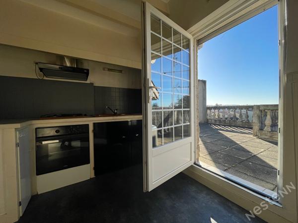 AGEN - immeuble de caractère de 355 m² avec dépendance de 60 m² jardin et garages sur un terrain de 2600 m² environ..