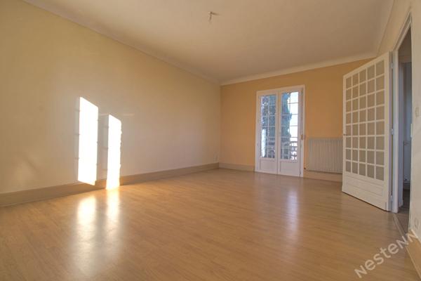 AGEN - immeuble de caractère de 355 m² avec dépendance de 60 m² jardin et garages sur un terrain de 2600 m² environ..