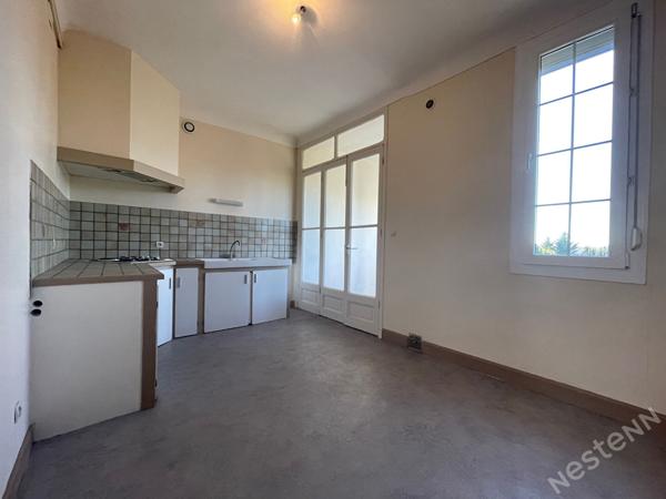 AGEN - immeuble de caractère de 355 m² avec dépendance de 60 m² jardin et garages sur un terrain de 2600 m² environ..