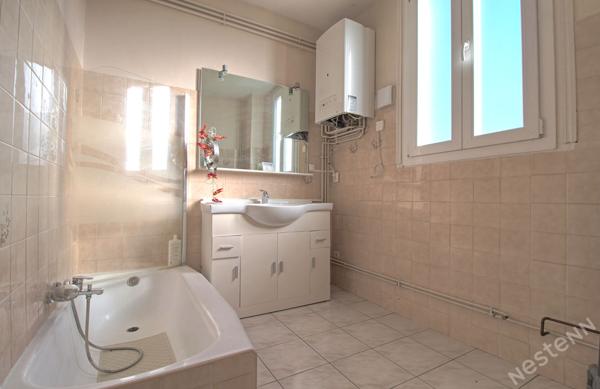 AGEN - immeuble de caractère de 355 m² avec dépendance de 60 m² jardin et garages sur un terrain de 2600 m² environ..
