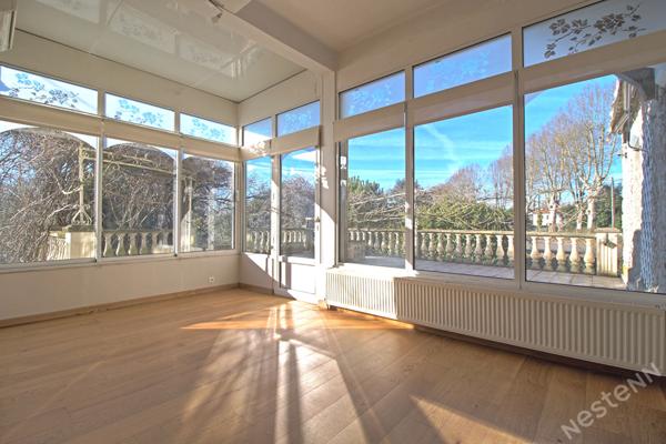 AGEN - immeuble de caractère de 355 m² avec dépendance de 60 m² jardin et garages sur un terrain de 2600 m² environ..