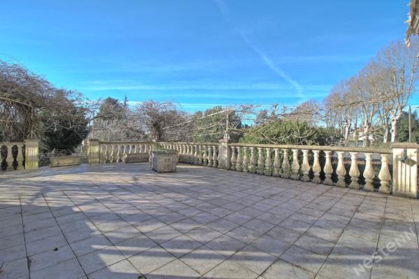 AGEN - immeuble de caractère de 355 m² avec dépendance de 60 m² jardin et garages sur un terrain de 2600 m² environ..