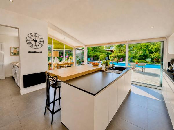 Grande villa de plain-pied avec piscine plein sud entre les Abatilles et le Pyla-Sur-Mer